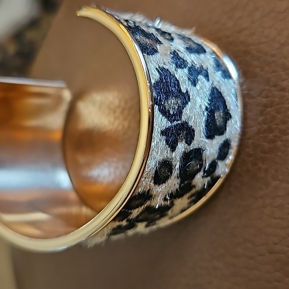 5/$25 Leopard Cheetah Print Faux Fur Extra Large Cuff Bracelet - Picture 6 of 7